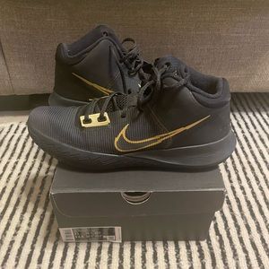 Men black Nike basketball shoes